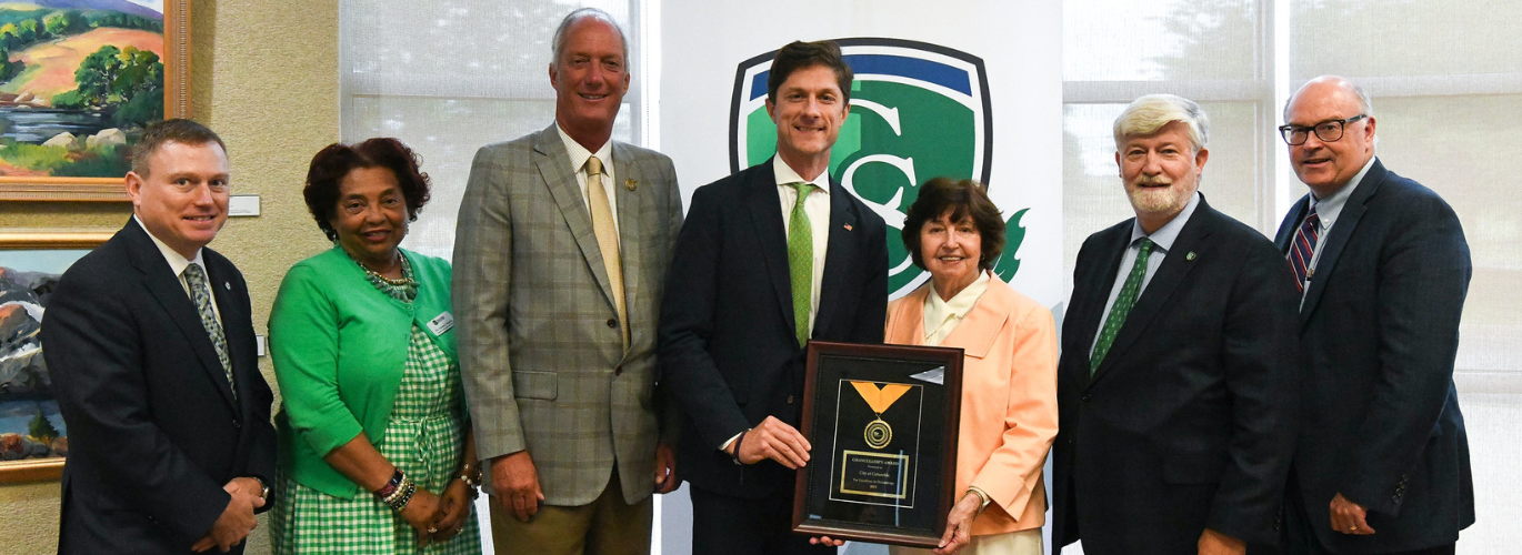 Columbia State presents the City of Columbia with the Chancellor’s Award for Excellence in Philanthropy. Pictured (left to right): Patrick Boggs, Tennessee Board of Regents coordinator of government relations; Dr. Christa Martin, Columbia State executive director of access and inclusion; Randy McBroom, vice mayor of Columbia; Chaz Molder, mayor of Columbia; Dr. Janet F. Smith, Columbia State president; Mike Alexander, Columbia State Foundation chair; and Tony Massey, city manager of Columbia.